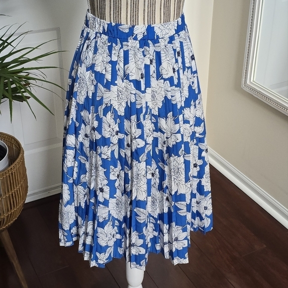 Banana Republic Women’s Print Pleated A-Line Midi Skirt Size Petite S - Picture 2 of 6
